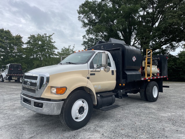 2008 Ford F-750 4x2 Fuel and Lube Truck