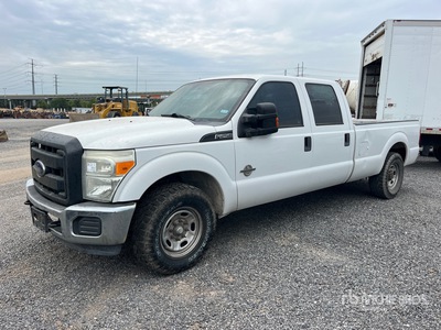 2015 Ford F-250 XL 4x2 Crew Cab Pickup