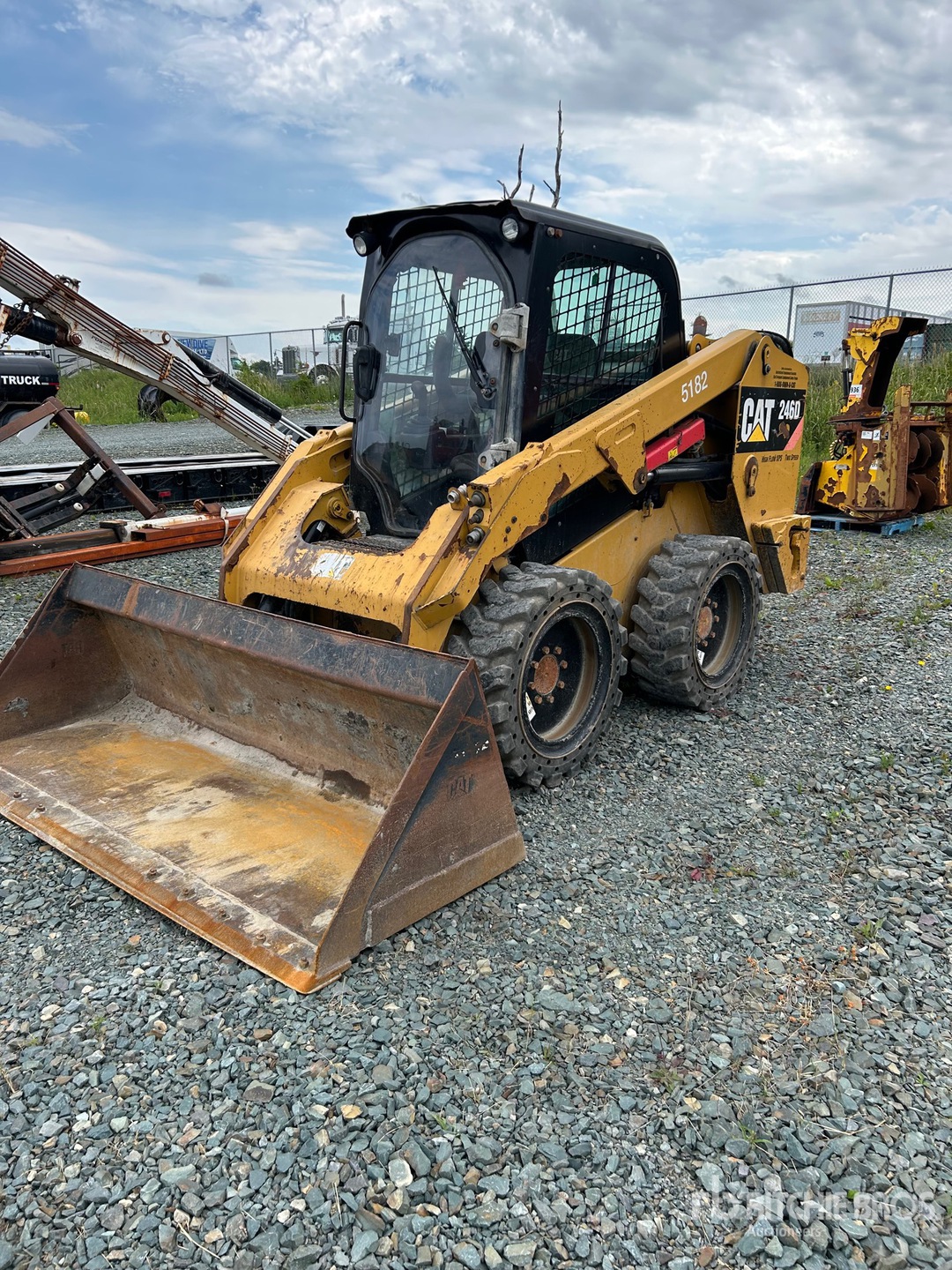 2015 Cat 246D Schranklader