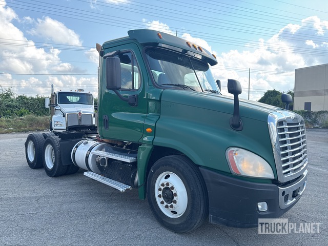 CAMIóN 2016 FREIGHTLINER