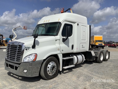 2013 Freightliner Cascadia 125 6x4 Cabeza Tractora Cabina Dormitorio