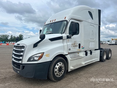 2018 Freightliner Cascadia 126 6x4 تراكتور شاحنة كابينة النوم (ثنائية المحور)