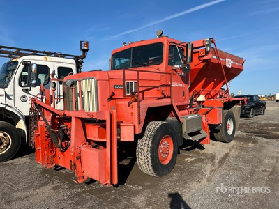1999 International 5070 4x4 Snow Plow Truck (Inoperable)