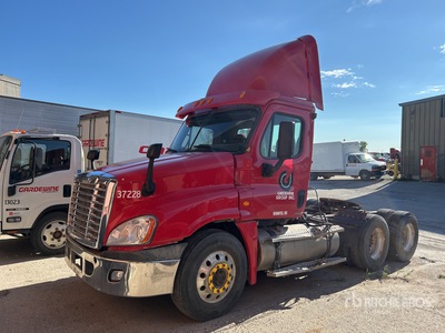 2010 Freightliner Cascadia 125 6x4 3-Achs Sattelzugmaschine (Inoperable)