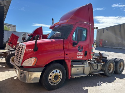 2012 Freightliner Cascadia 125 6x4 3-Achs Sattelzugmaschine (Inoperable)