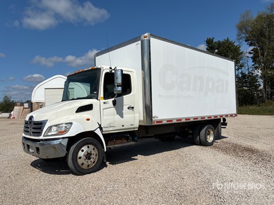 2010 Hino 185 4x2 Moving Furgoneta caja cerrada