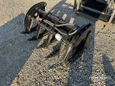 2025 GIYI 43 in Mini スキッドステア用グラップル (Unused)