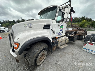 2005 Mack CV713 Granite Abroll-Lkw