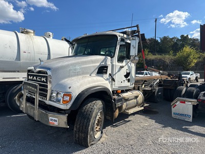 2005 Mack CV713 6x4 Roll-Off Truck (Inoperable)