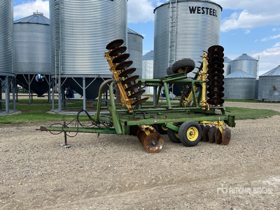 John Deere T0230 24 ft Tandem Breaking Disc