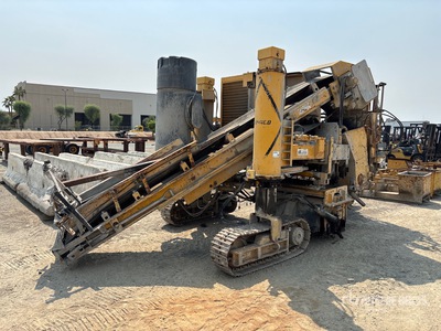 Gomaco GT3600 Curb and Gutter Machine