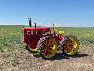 Massey-Harris GP 4WD Wide Front Tracteur de collection