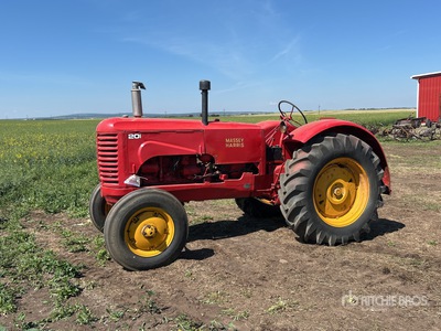 1942 Massey-Harris 201 2WD Wide Front Tracteur de collection