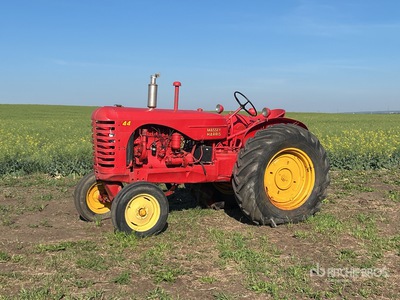 Massey-Harris 44 2WD Wide Front Tracteur de collection