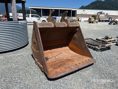 70 in Cleanup Excavator Bucket
