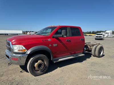 2011 Dodge Ram 5500 4x4 を見 Cab and Chassis