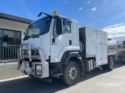 2013 Isuzu Camion de service
