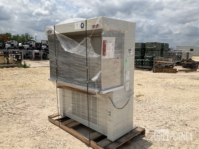 NuAire AireGuard Laminar Airflow Work Station