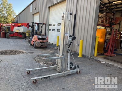 Sumner 2118 Material Hoist