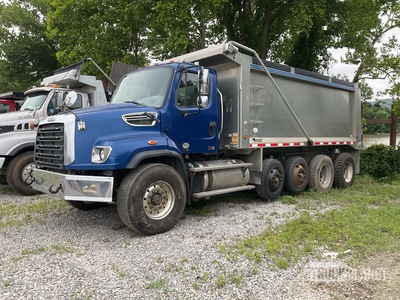 2014 Freightliner 114SD 10x4 Camion à benne basculante D/E (Inoperable)