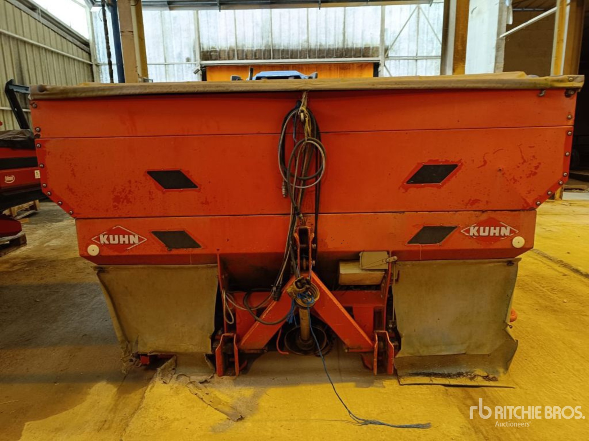 2002 Kuhn Axera 3-Point Fertilizer Spreader