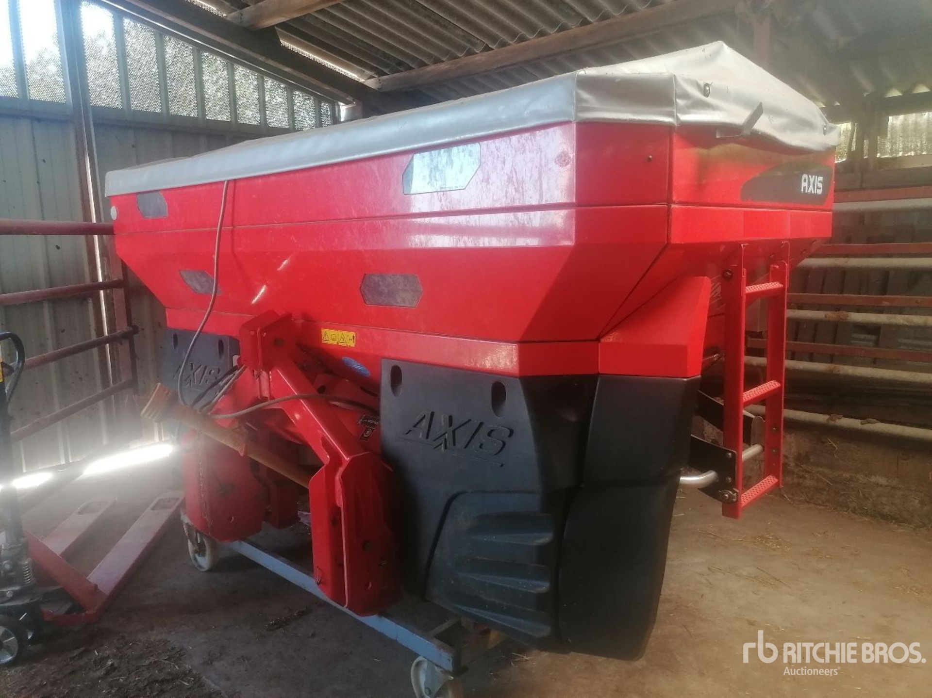 2011 Kuhn 50.1 W 36 m 3-Point 3000 gal Fertilizer Spreader