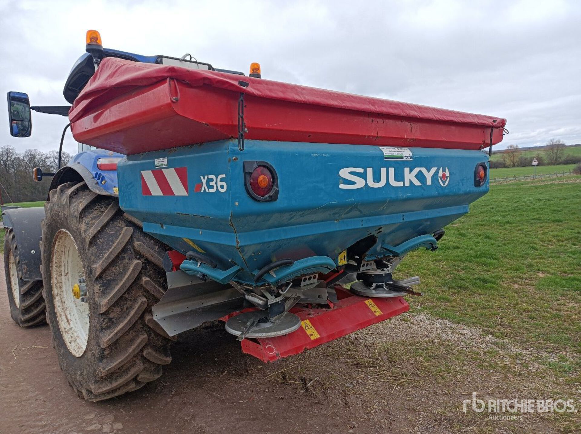 2008 Sulky X36 28 m 3-Point 3000 L مبعثرة الاسمدة