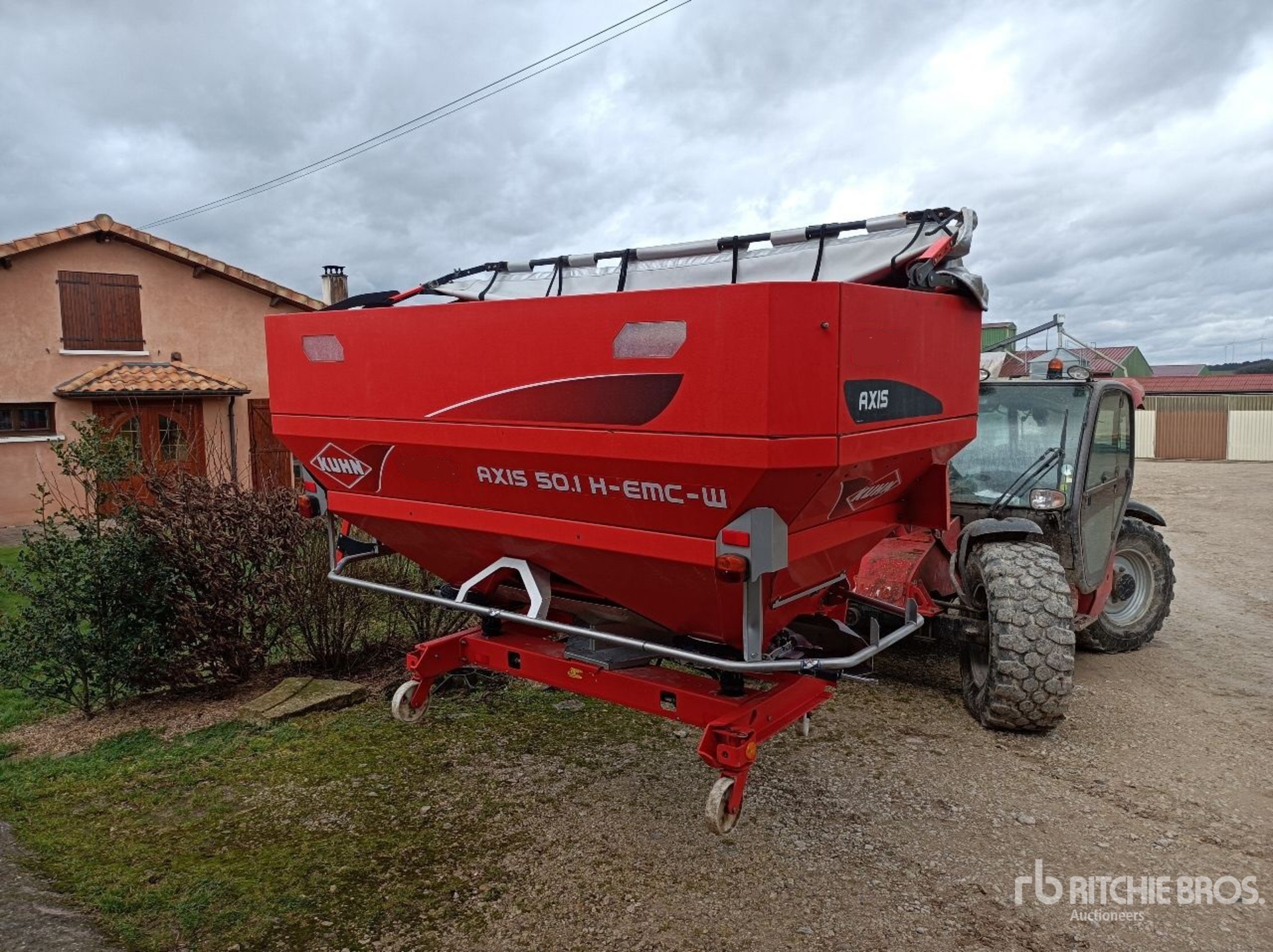 2014 Kuhn Axis 50.1 HEMC W 42 m 3-Point 4000 L Fertilizer Spreader