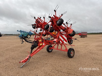 2011 Kuhn GF8702T 8.7 m 3-Point 8 Rotor テッダー