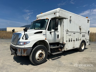 2008 International 4400 SBA DuraStar 4x2 Van Truck