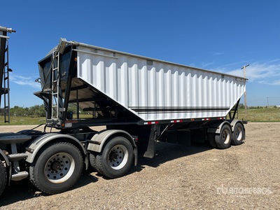 Doepker 30 ft Super B-Train Pup Remolque de granos