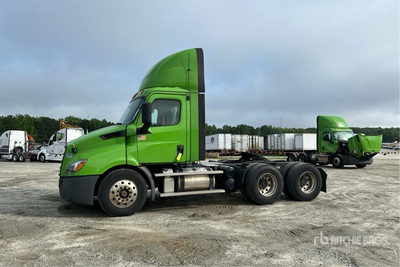 2020 Freightliner Cascadia 116 6x4 T/A Day Cab Truck Tractor