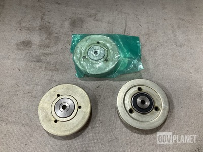 (19) Deutz 2134806 Idler Assembly Pullers