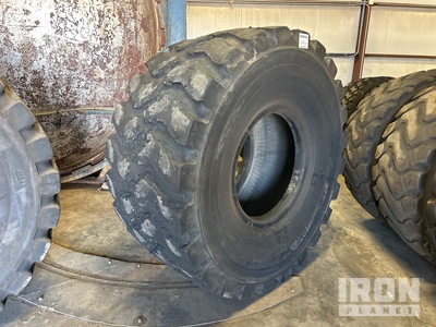 Quantity of (1) Bridgestone Loader 35/65R33 Pneus