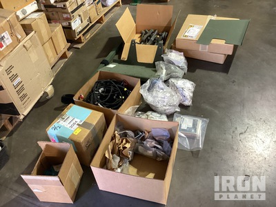 Quantity of HMMWV Parts Pièces divers