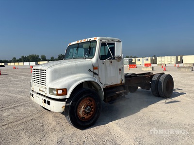 1993 International 4900 4x2 Cab and Chassis