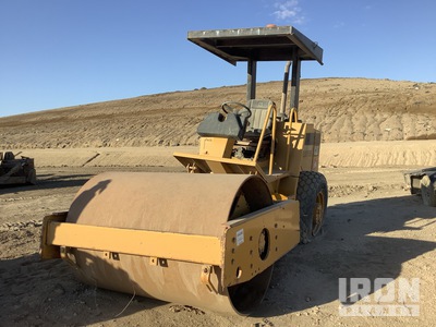 Cat CS-433C Smooth Drum Compactor
