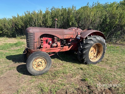 Massey-Harris 44 2WD Wide Front Tracteur de collection