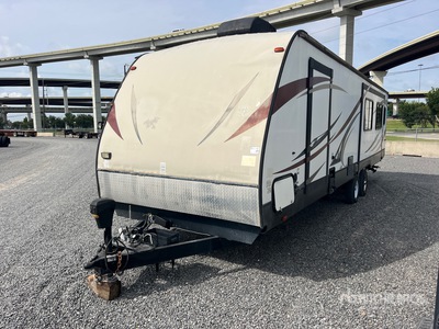 2015 Crossroads HCT32RL15 32 ft T/A Przyczepa kempingowa