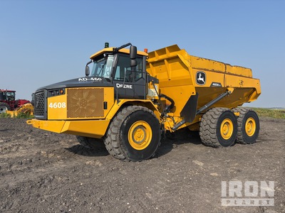 John Deere 460E Camion à benne articulé