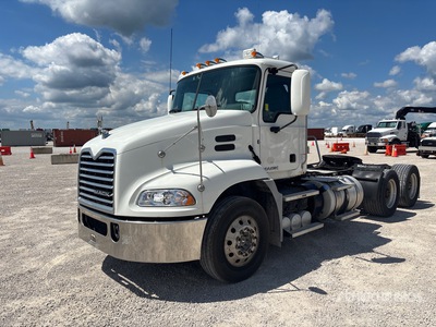 2015 Mack CXU613 6x4 Ciągnik siodłowy T/A z kabiną dzienną