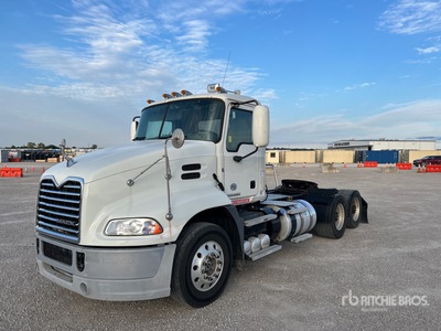 2015 Mack CXU613 6x4 トラックトラクター（T/A）