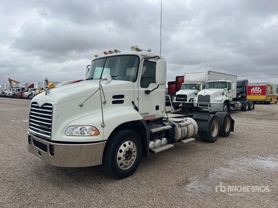 2013 Mack CXU613 6x4 Ciągnik siodłowy T/A z kabiną dzienną