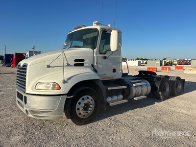 2013 Mack CXU613 6x4 Ciągnik siodłowy T/A z kabiną dzienną