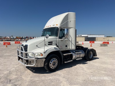 2015 Mack CXU612 4x2 Ciągnik siodłowy z kabiną dzienną S/A