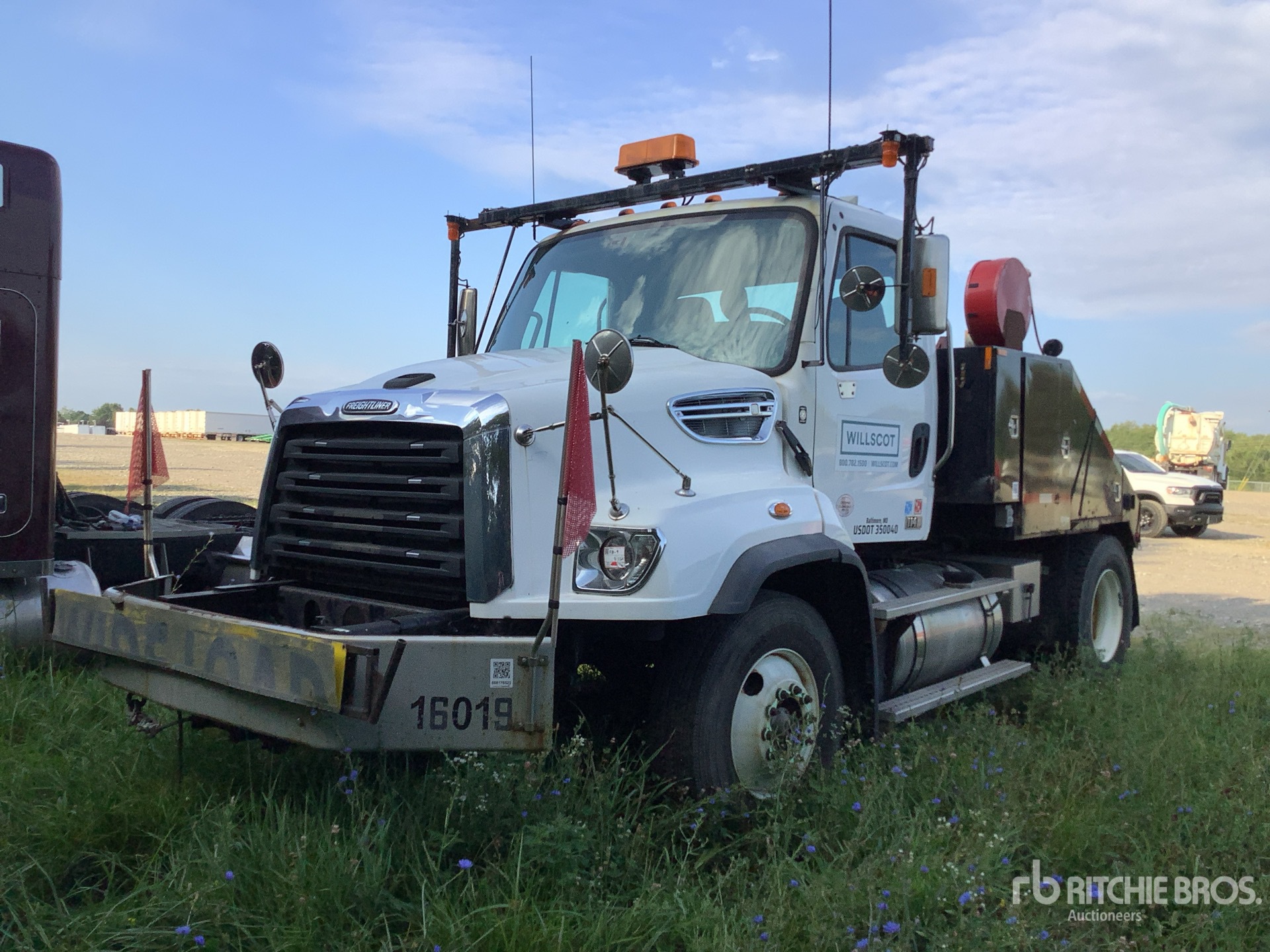 2017 Freightliner 114SD 4x2 Ciężarówka typu Toter (Inoperable)