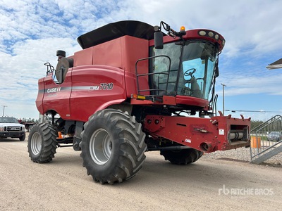 Case IH 7010 Combine Harvester