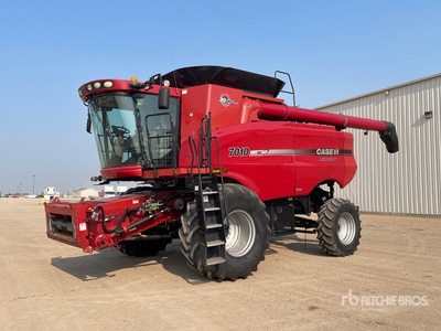 2007 Case IH 7010 حصادة مجمعة