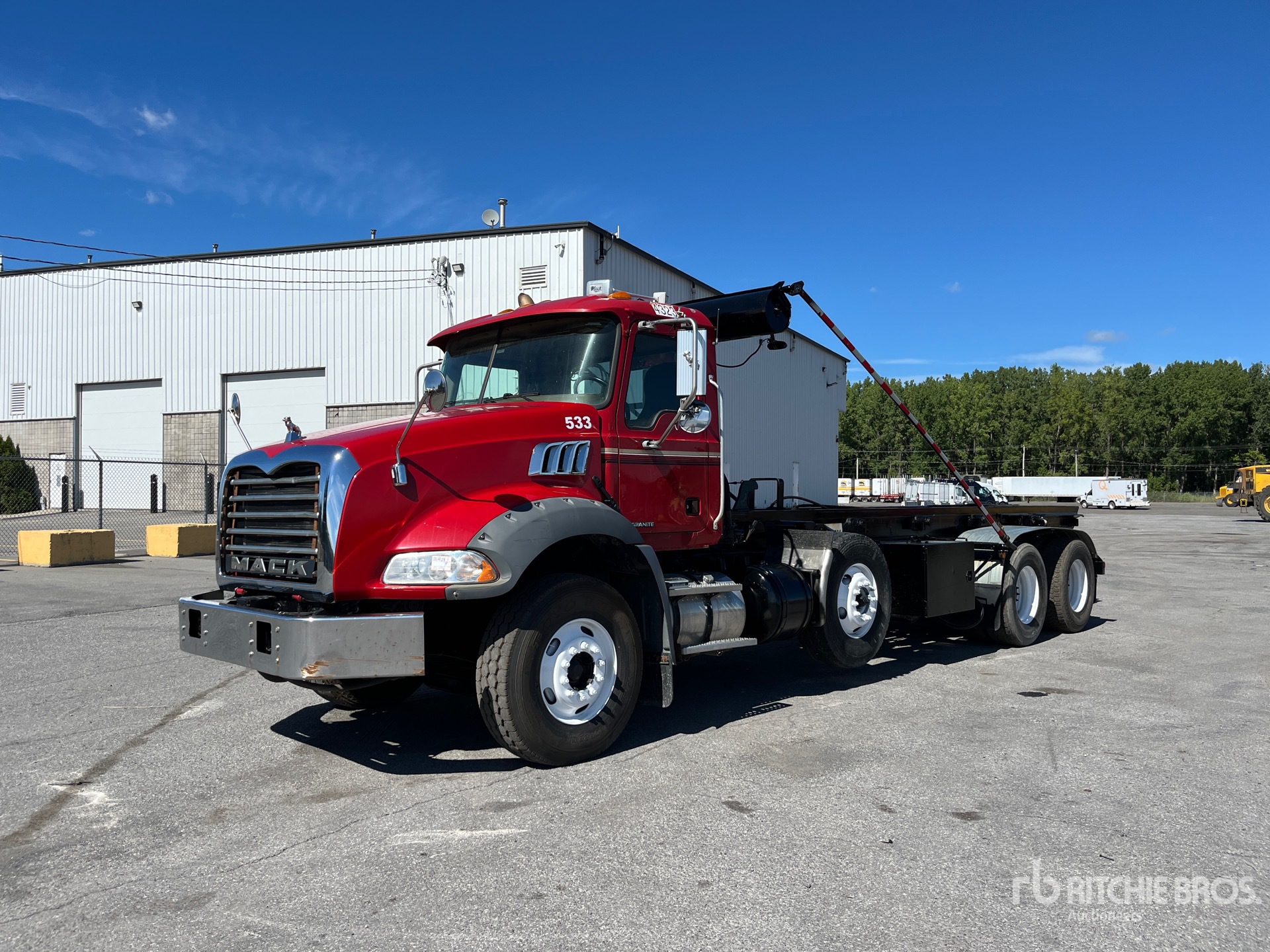 2007 Mack CT700 8x4 Roll-Off Truck