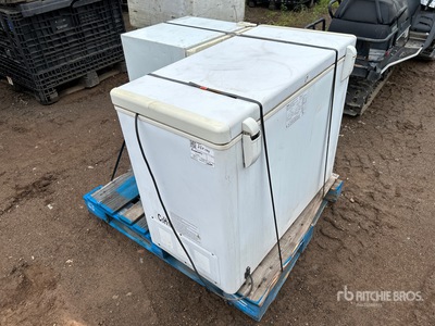 Quantity of (2) (1) Freezer, (1) Mini Fridge Congélateurs